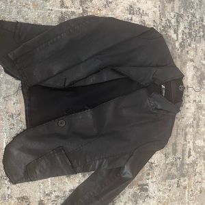 i’m selling this jacket it’s brand new,never worn with no tag